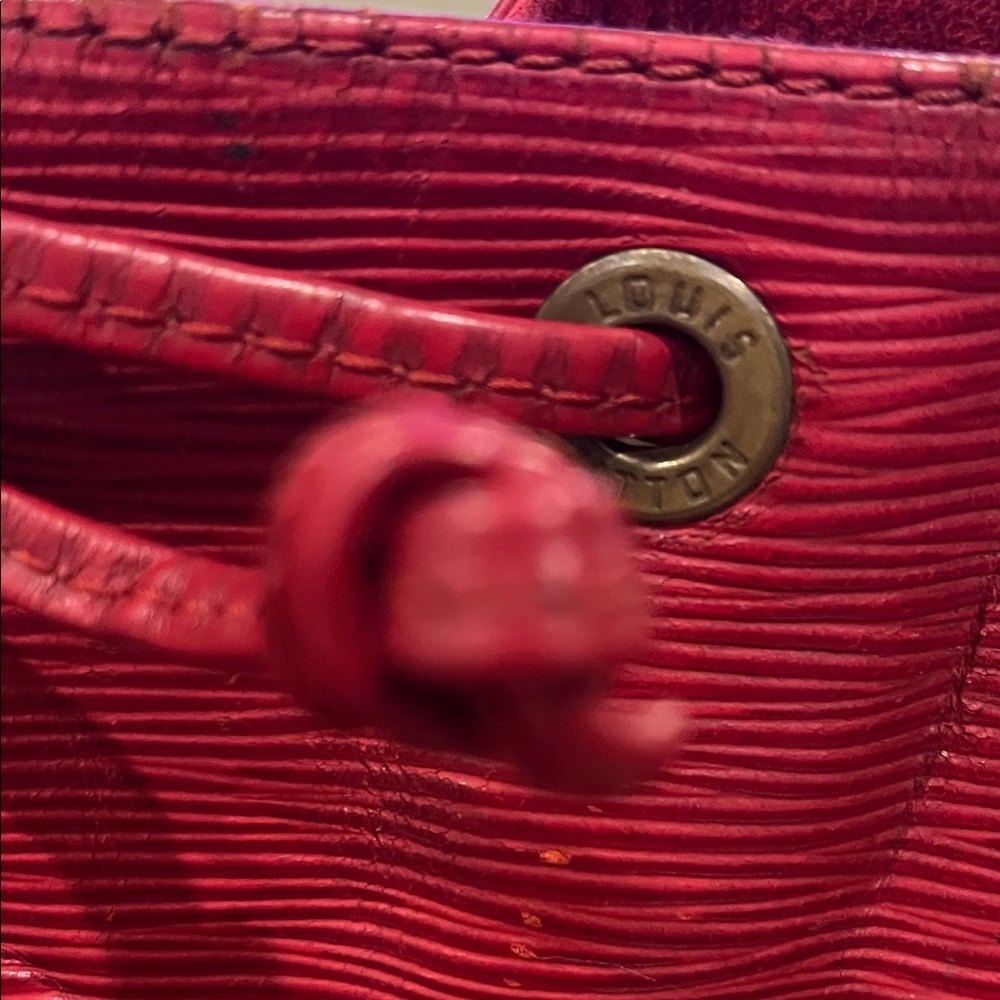 LOUIS VUITTON PETIT NOE Leather Red Shoulder Bag  Made in France Pre Owned. - Picture 2 of 13